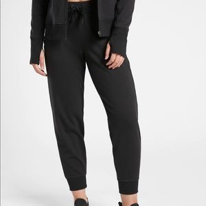 EUC Athleta Triumph Joggers size small